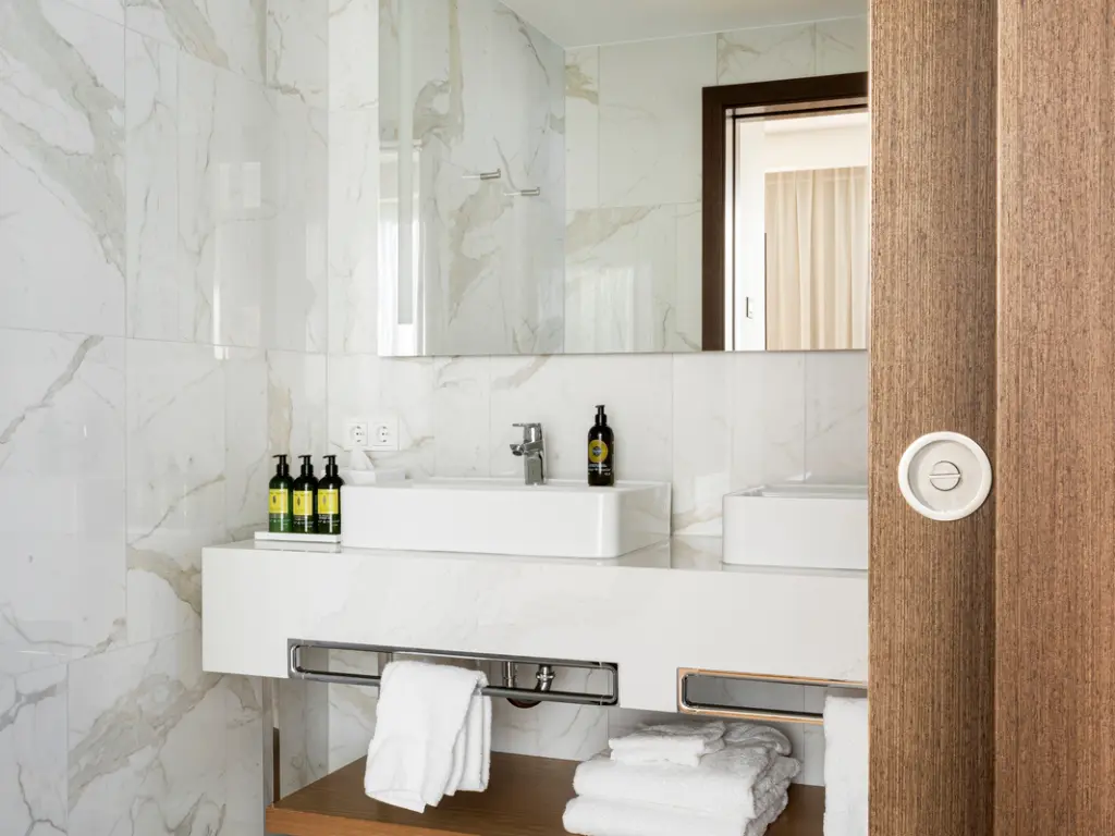 white-calacatta-maxfine
